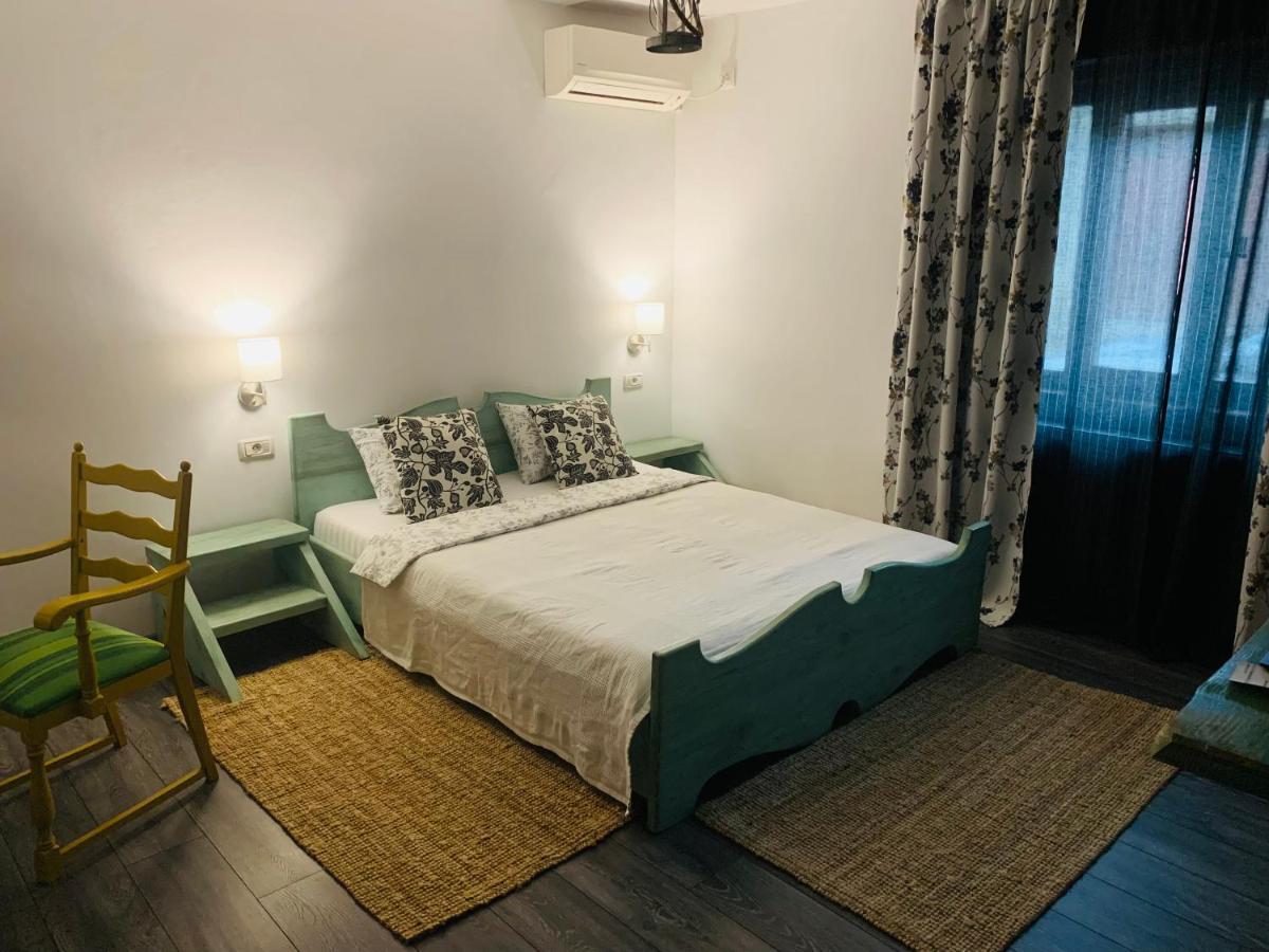 Hotel Casa "La Moara Din Gradina" à Eftimie Murgu Extérieur photo