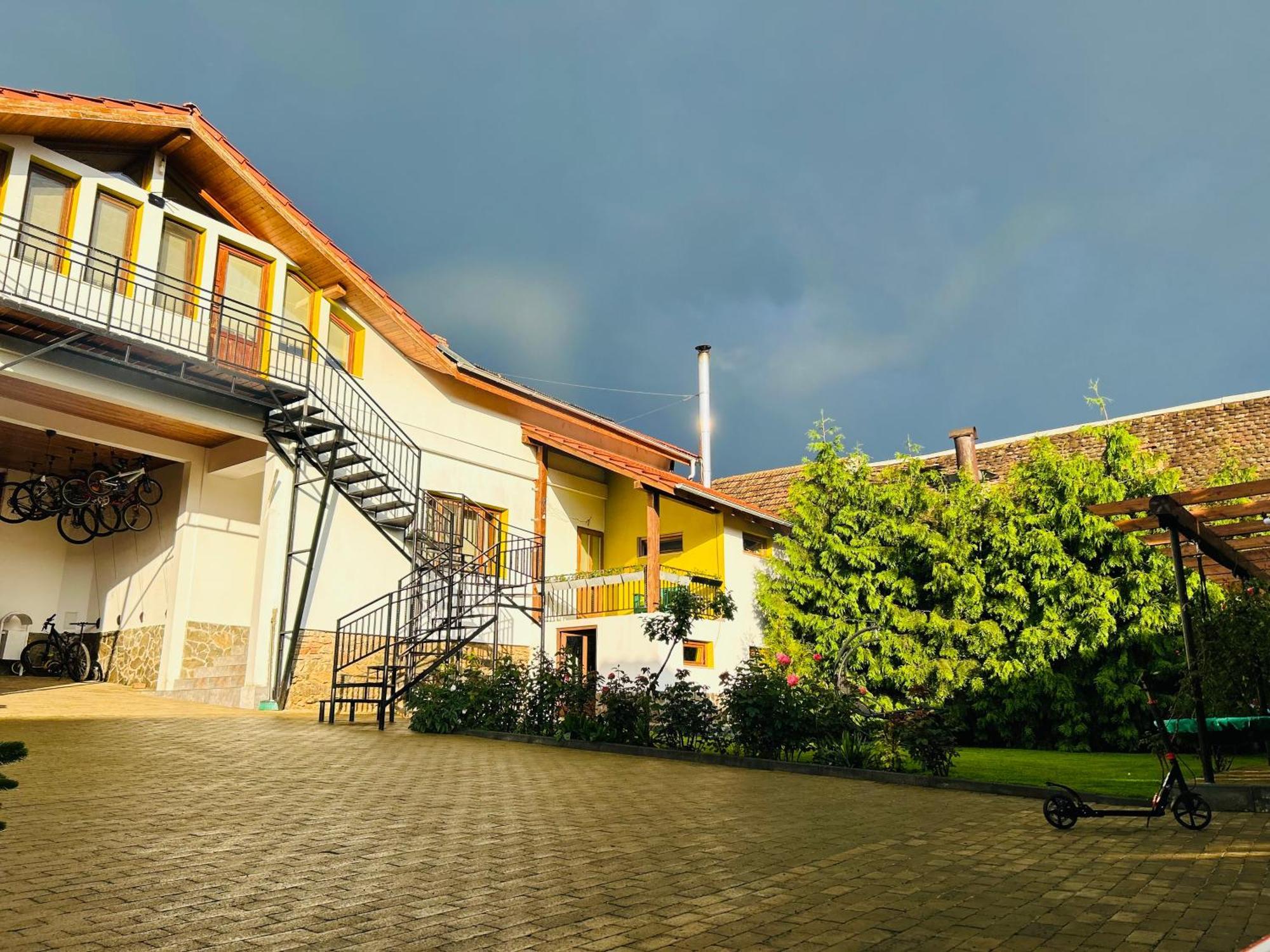 Hotel Casa "La Moara Din Gradina" à Eftimie Murgu Extérieur photo