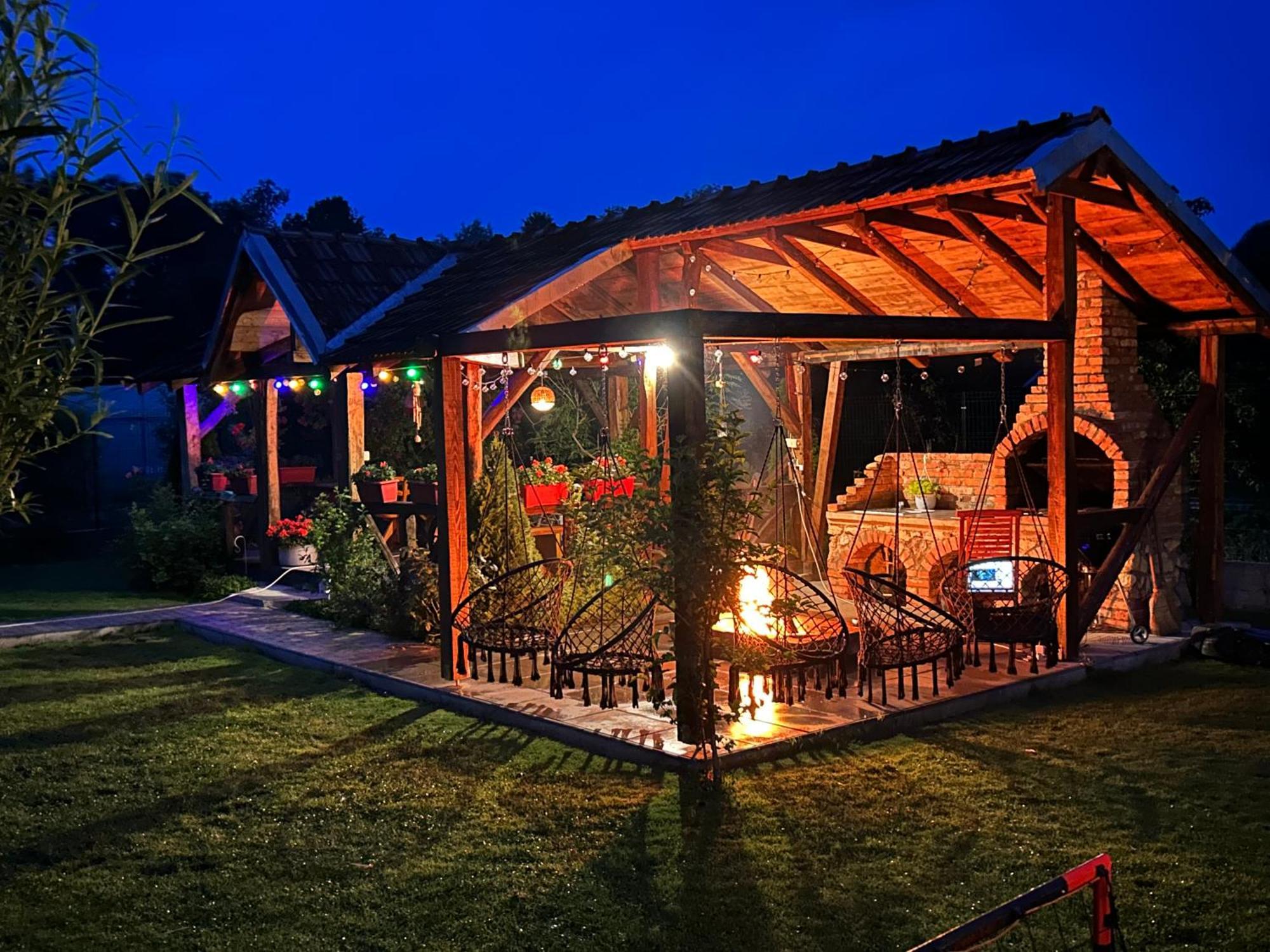 Hotel Casa "La Moara Din Gradina" à Eftimie Murgu Extérieur photo