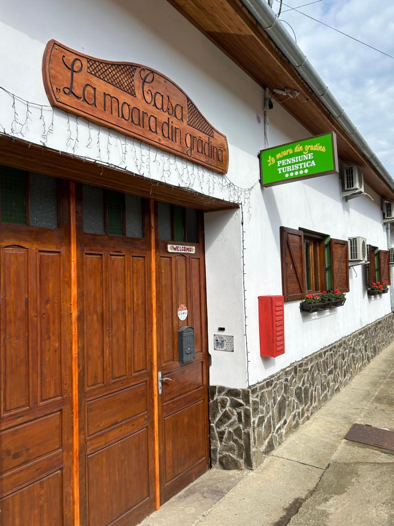 Hotel Casa "La Moara Din Gradina" à Eftimie Murgu Extérieur photo